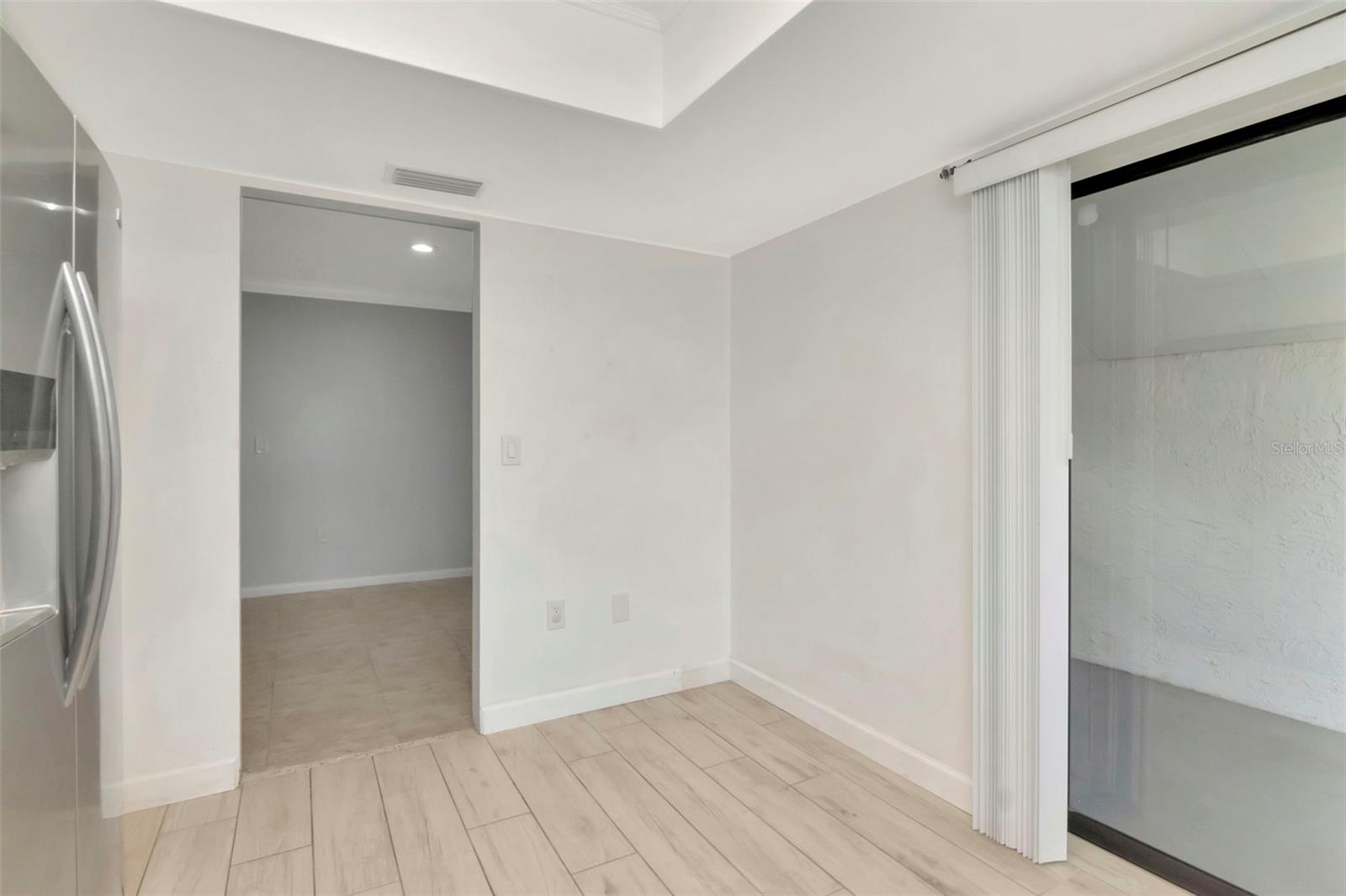 Listing photo id 22 for 8626 Woodbridge Drive