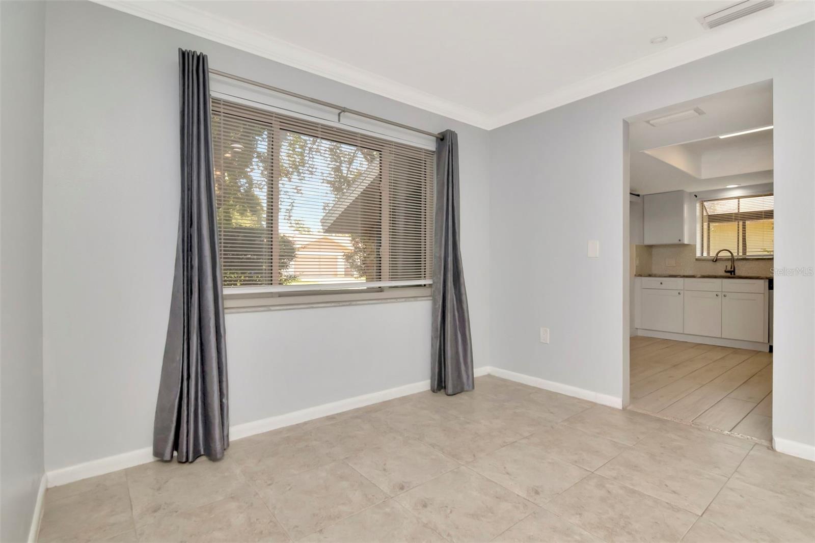Listing photo id 23 for 8626 Woodbridge Drive