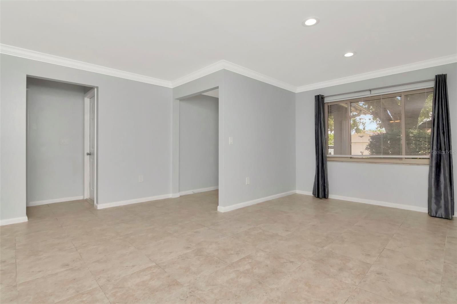 Listing photo id 24 for 8626 Woodbridge Drive