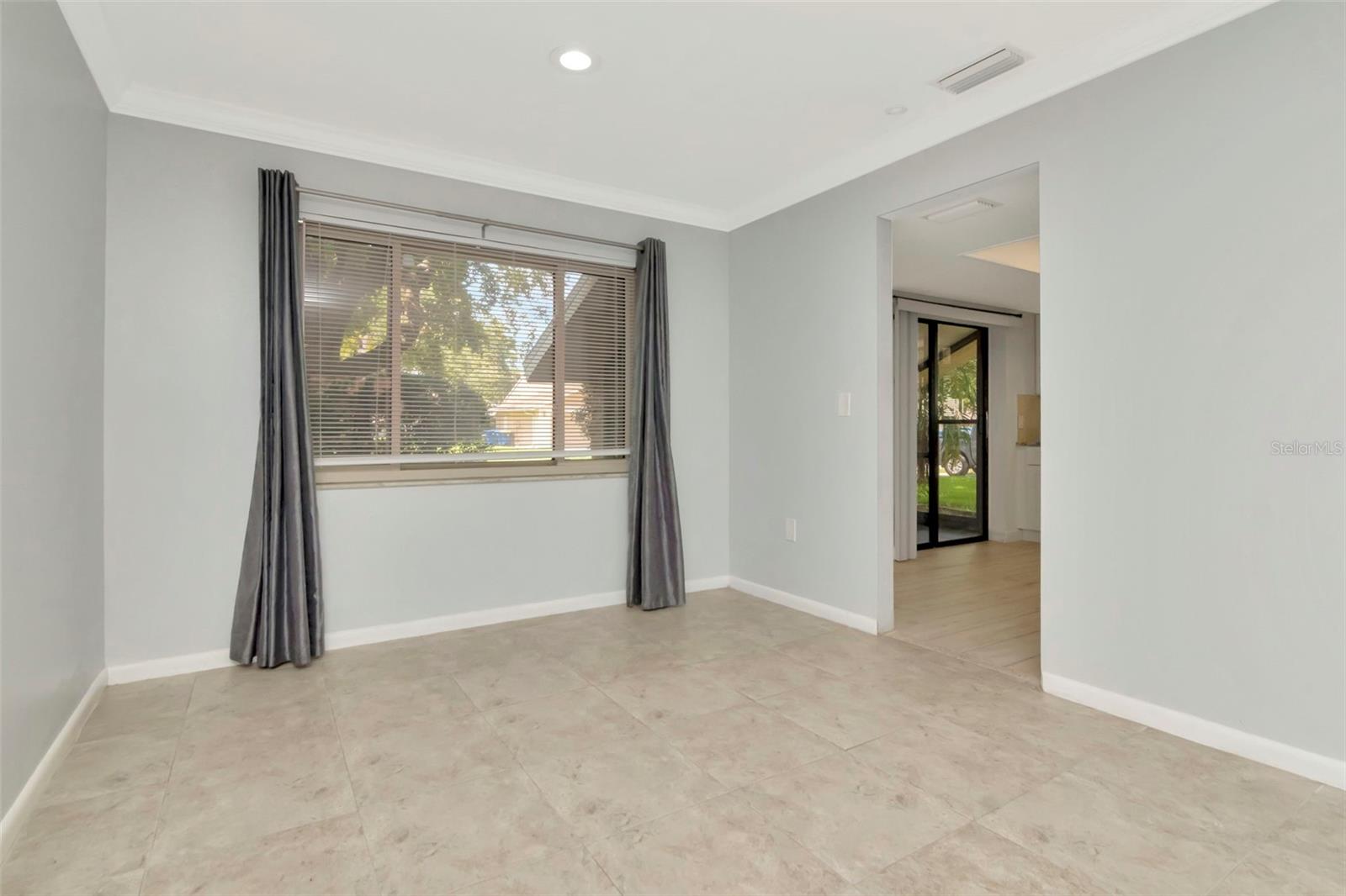 Listing photo id 25 for 8626 Woodbridge Drive