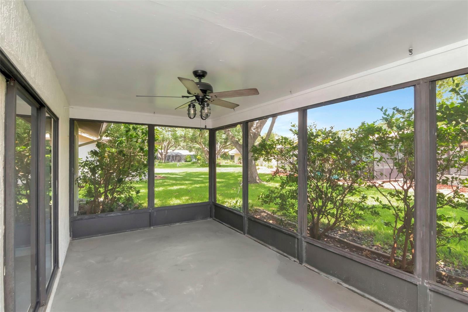 Listing photo id 29 for 8626 Woodbridge Drive