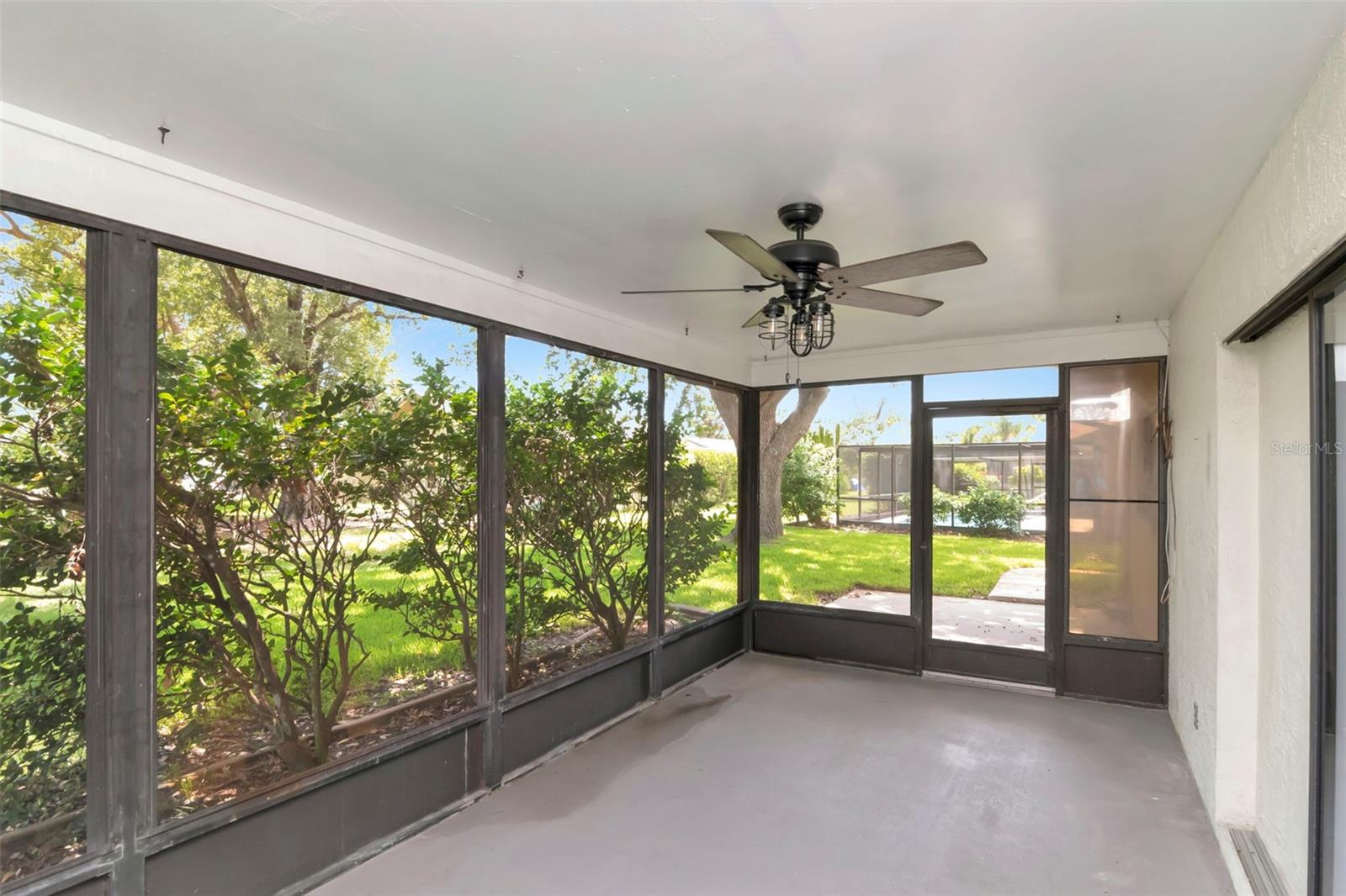 Listing photo id 30 for 8626 Woodbridge Drive