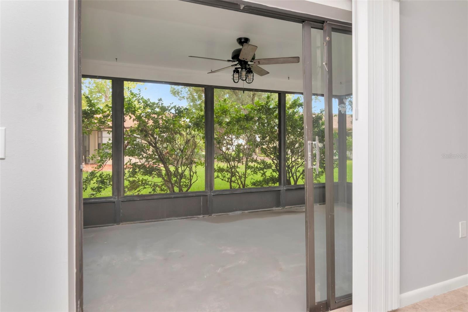 Listing photo id 31 for 8626 Woodbridge Drive