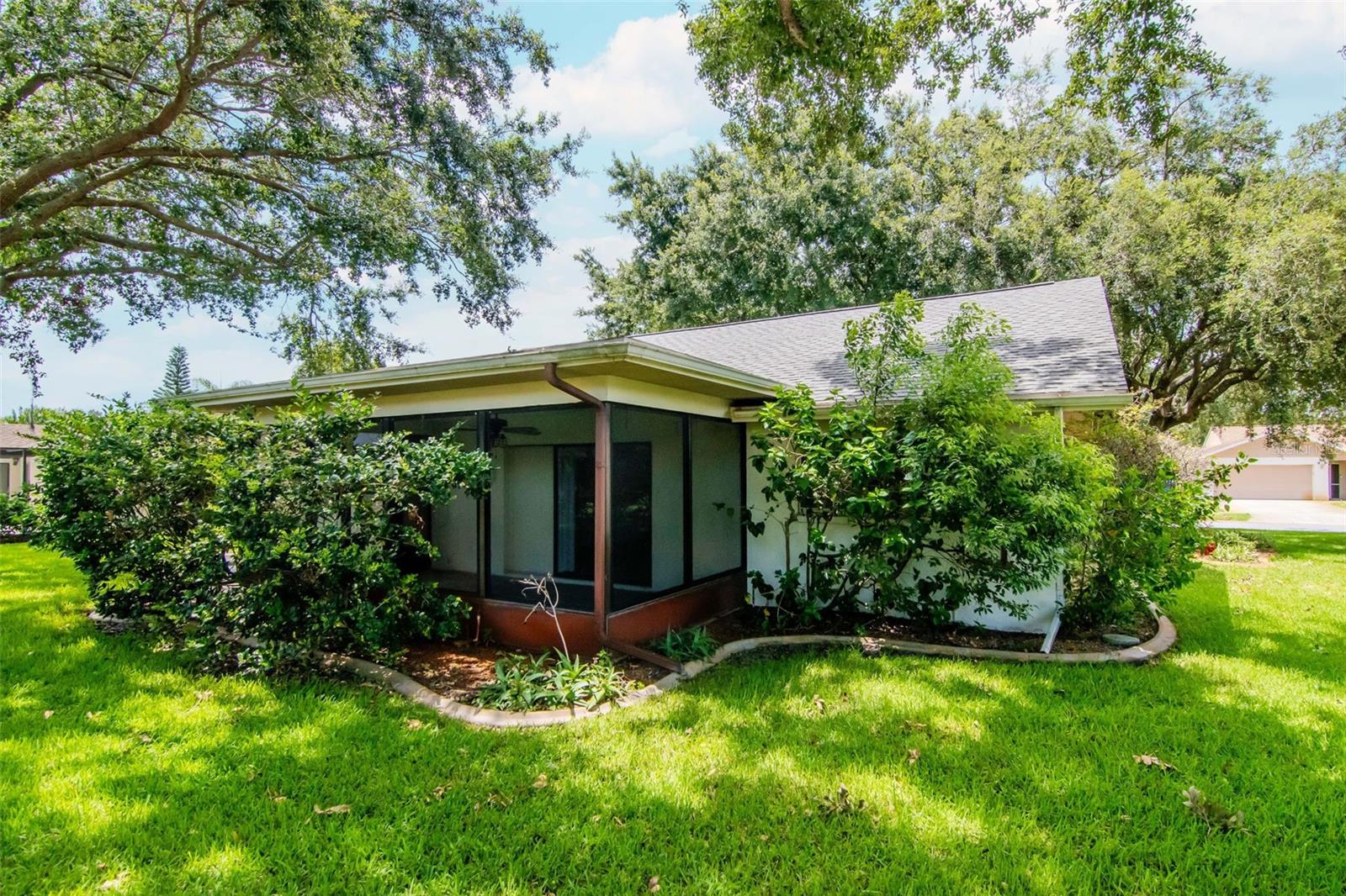 Listing photo id 32 for 8626 Woodbridge Drive