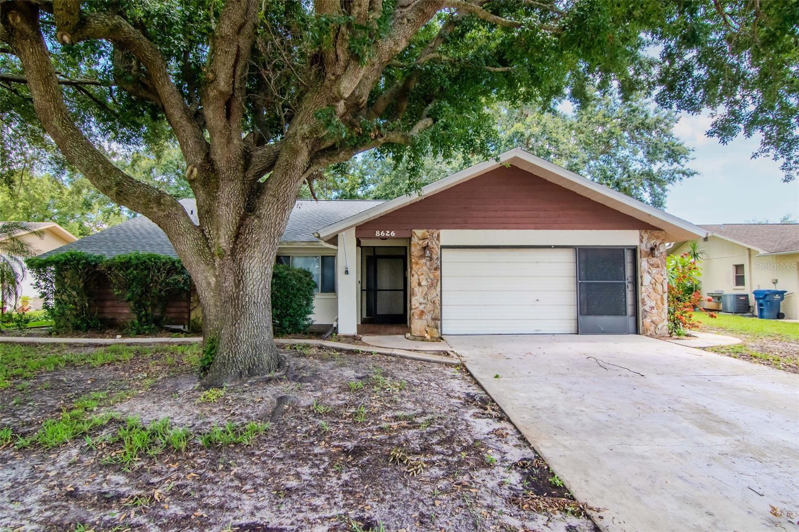 Listing photo id 33 for 8626 Woodbridge Drive
