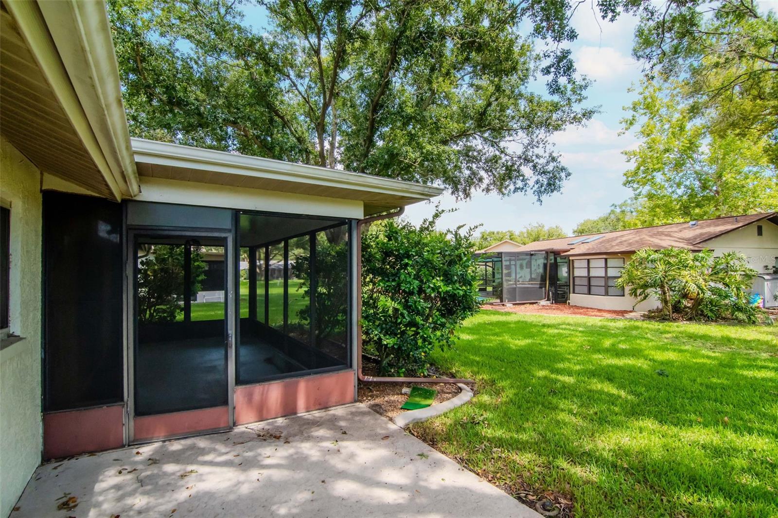 Listing photo id 34 for 8626 Woodbridge Drive