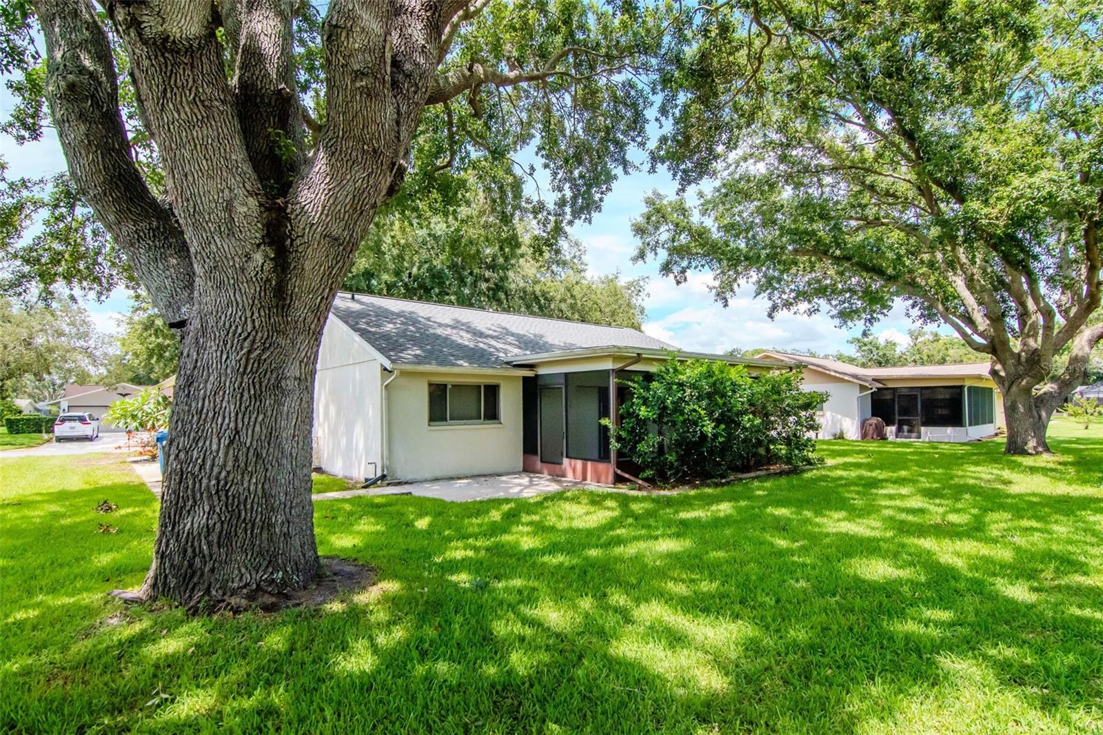 Listing photo id 35 for 8626 Woodbridge Drive