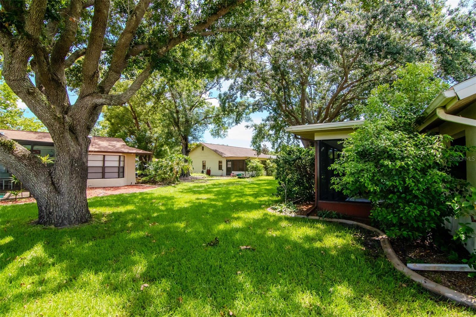 Listing photo id 37 for 8626 Woodbridge Drive
