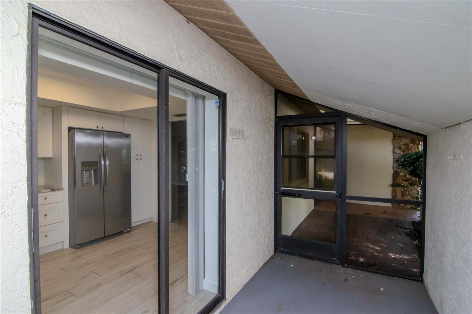 Listing photo id 2 for 8626 Woodbridge Drive