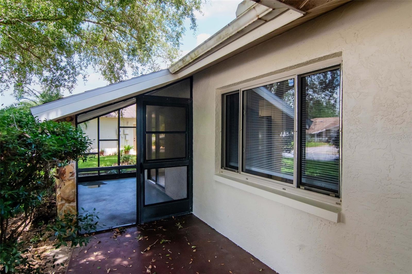 Listing photo id 4 for 8626 Woodbridge Drive