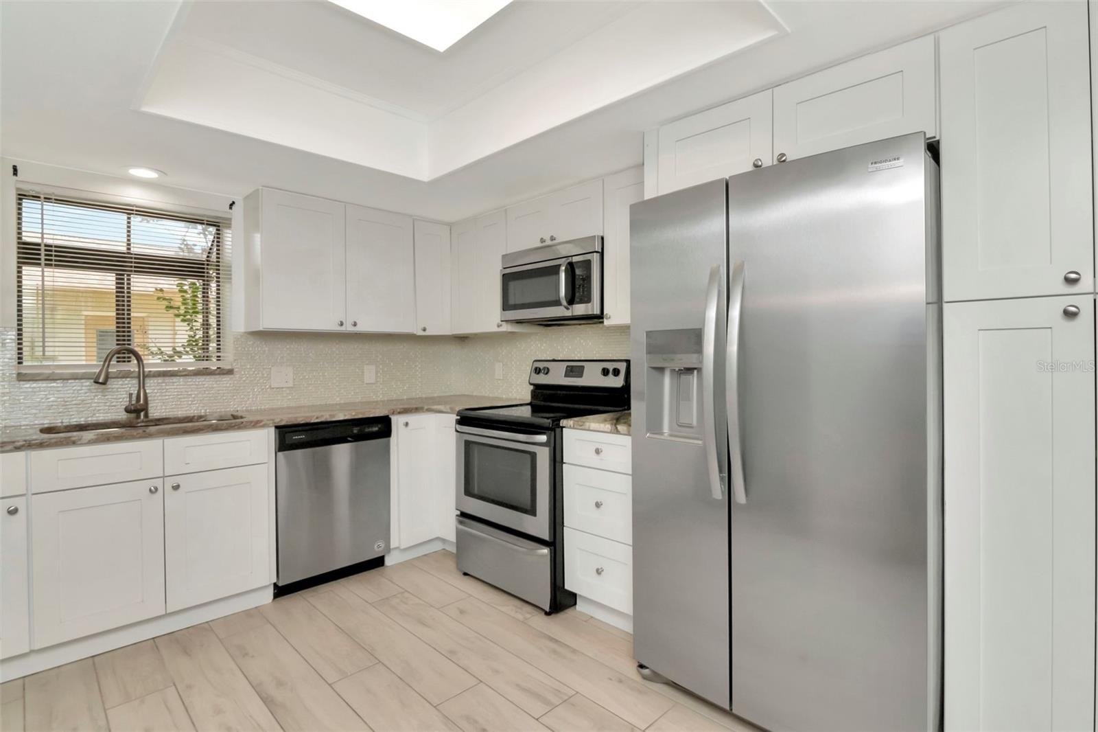 Listing photo id 6 for 8626 Woodbridge Drive