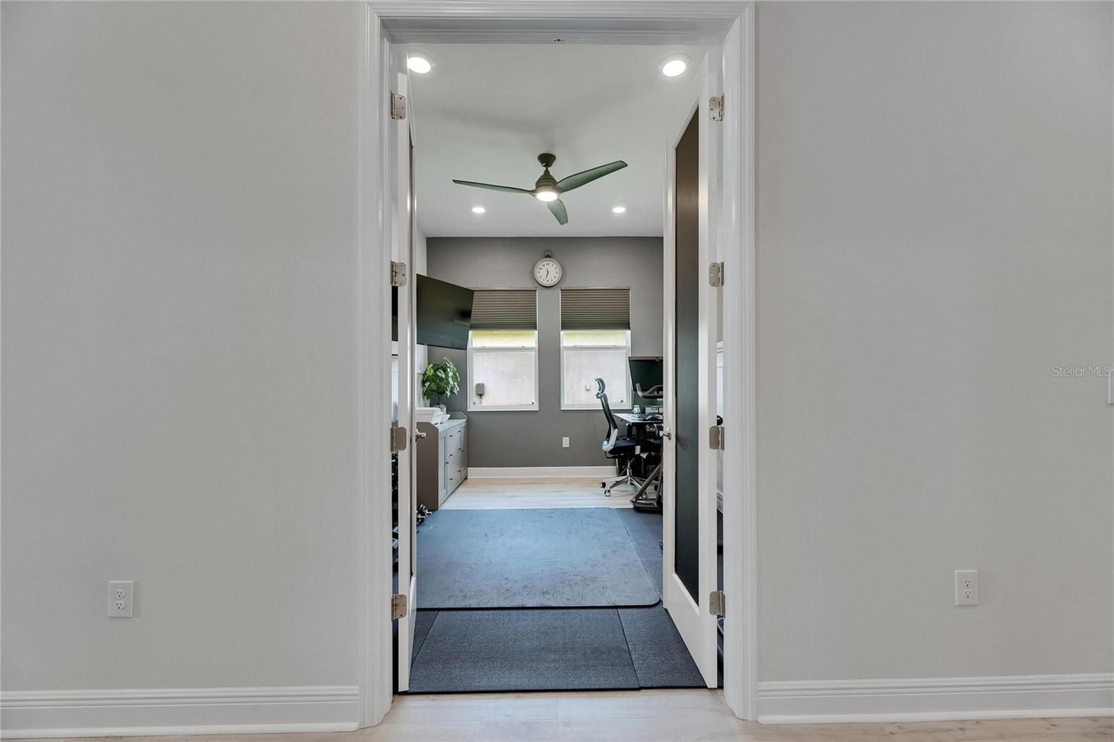 Listing photo id 13 for 7420 Paradiso Drive