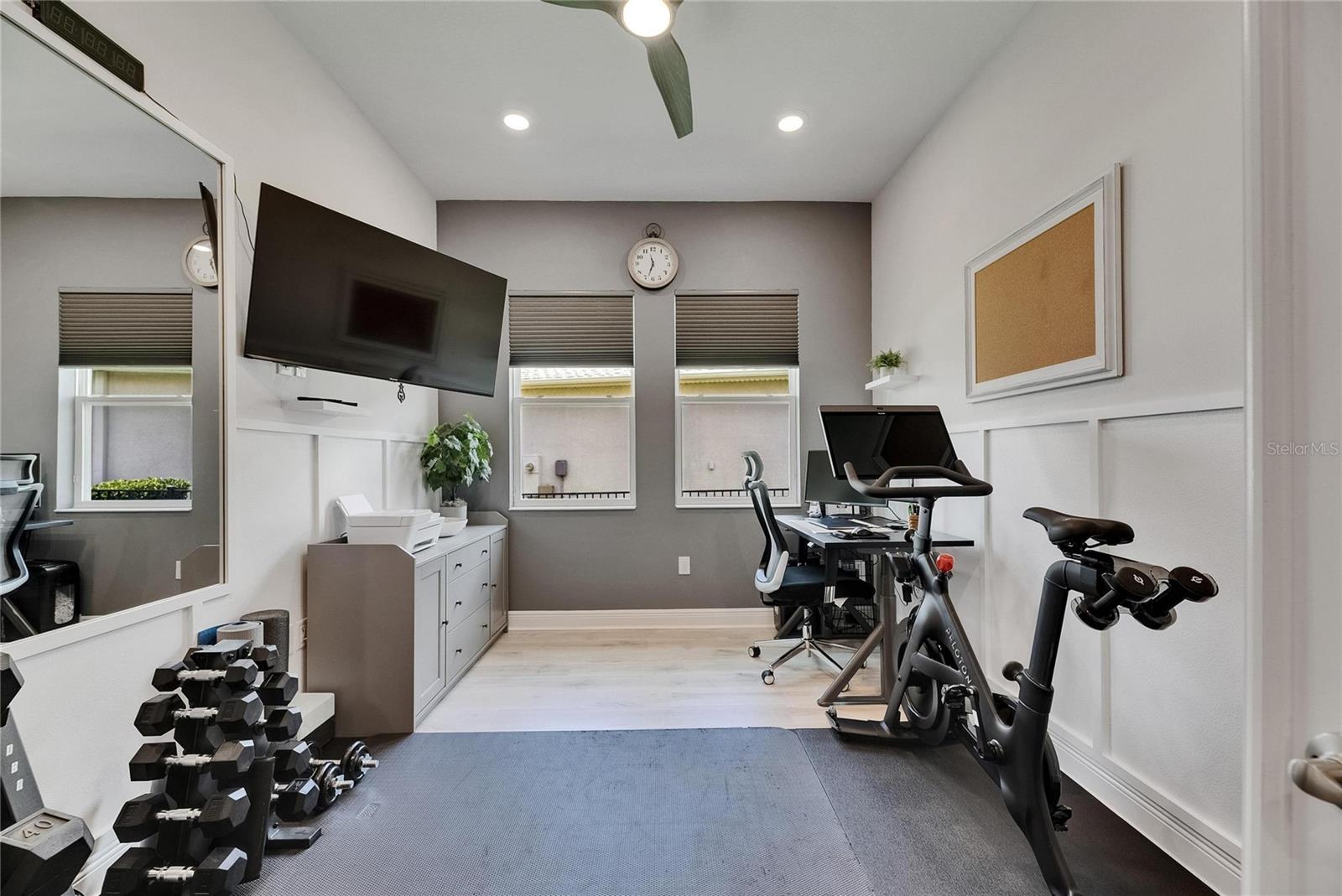 Listing photo id 14 for 7420 Paradiso Drive