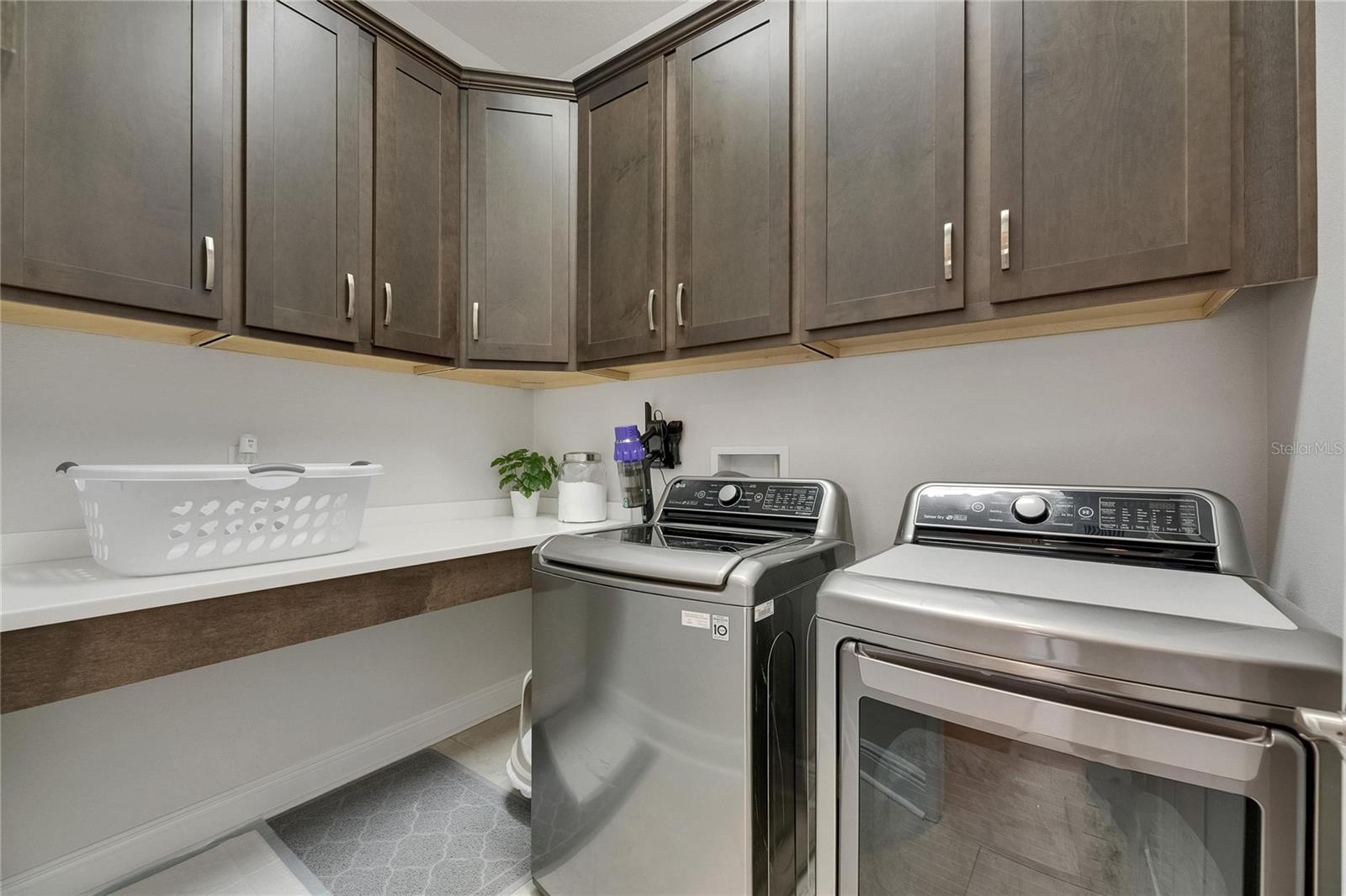Listing photo id 17 for 7420 Paradiso Drive