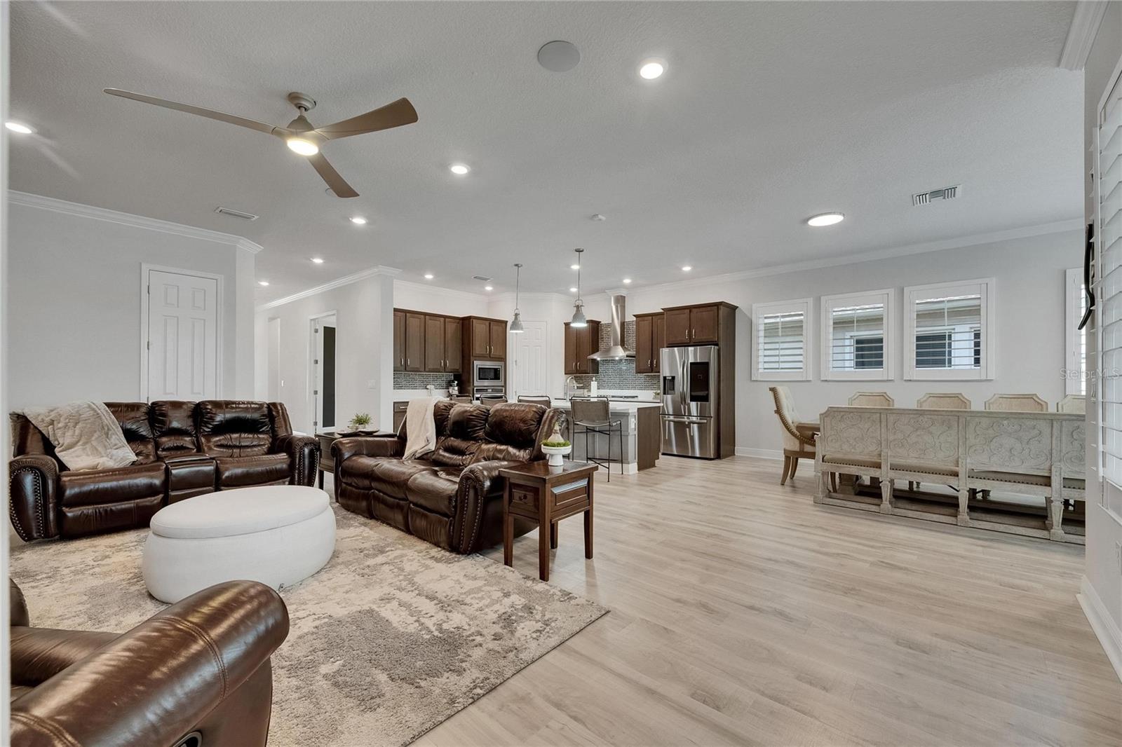 Listing photo id 21 for 7420 Paradiso Drive