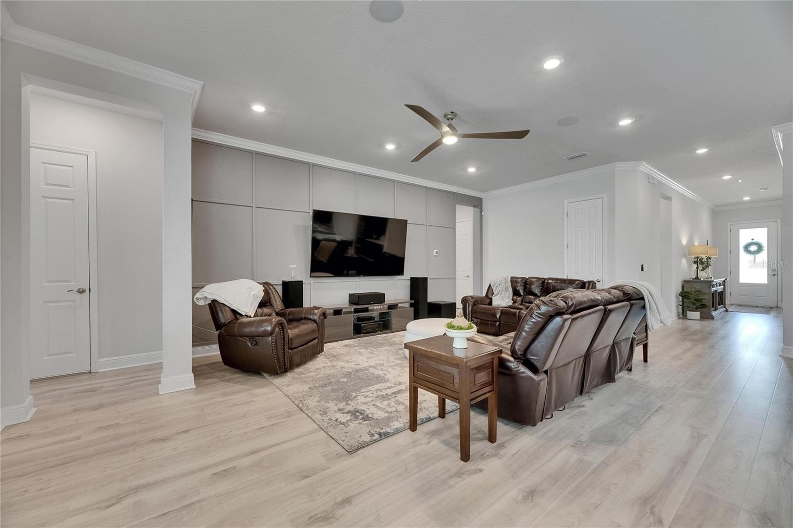 Listing photo id 22 for 7420 Paradiso Drive