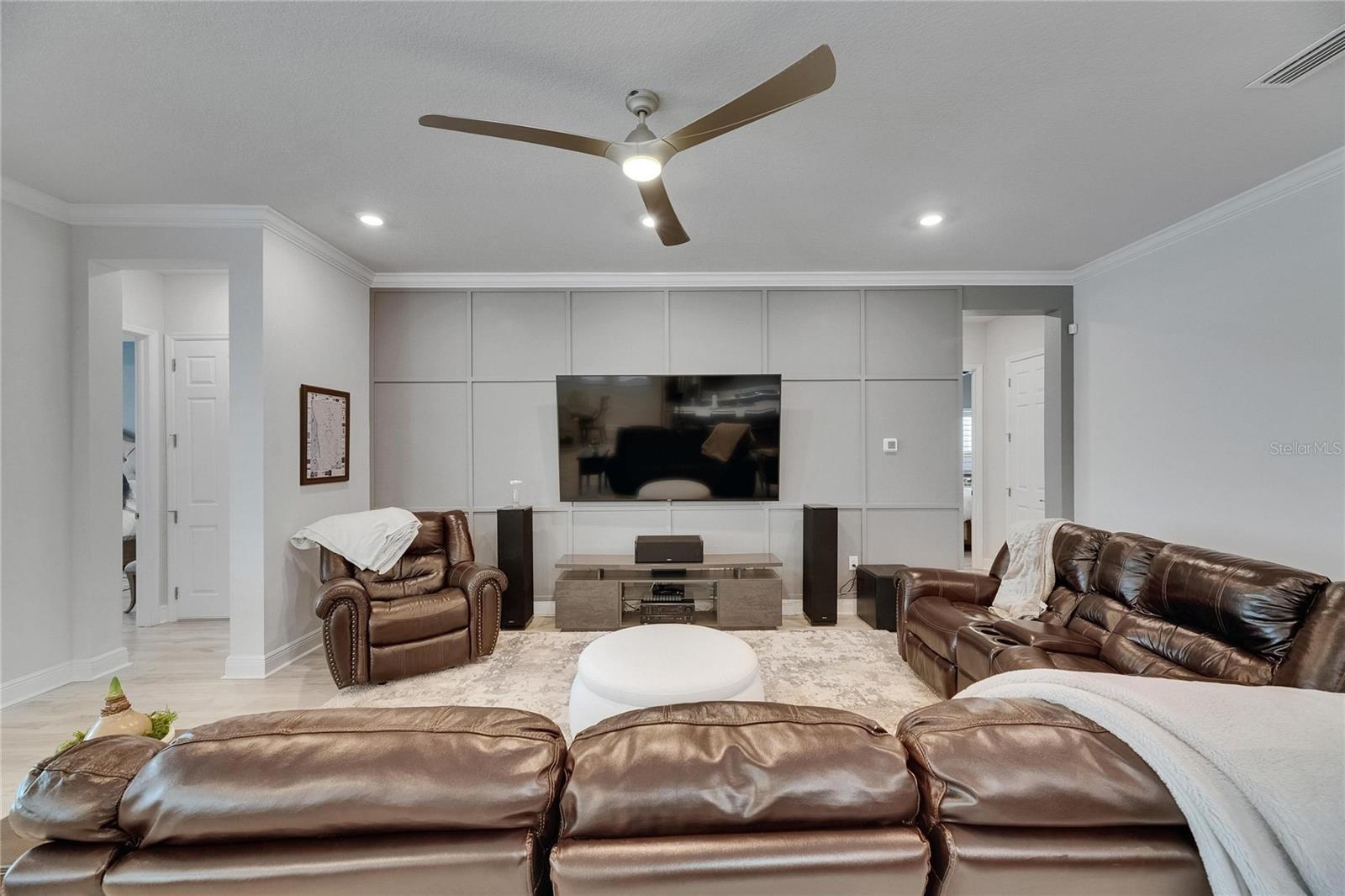 Listing photo id 23 for 7420 Paradiso Drive