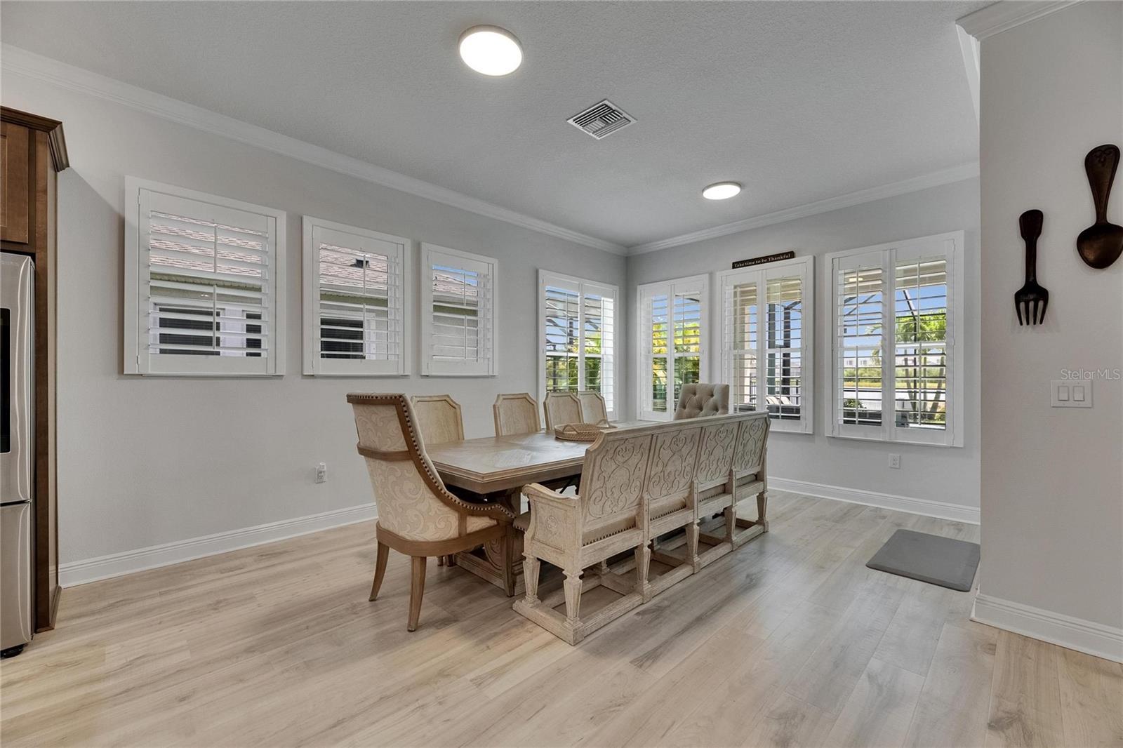 Listing photo id 25 for 7420 Paradiso Drive