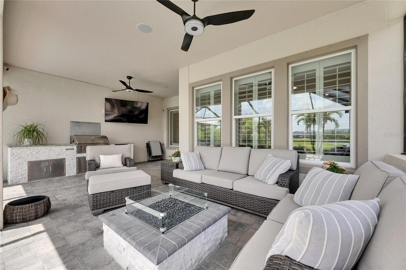 Listing photo id 1 for 7420 Paradiso Drive