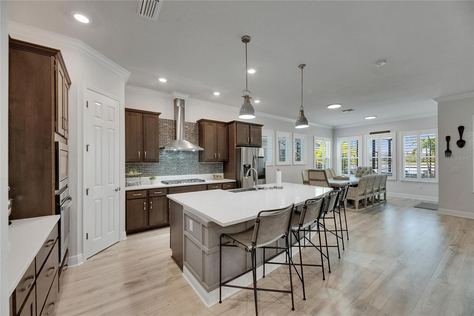 Listing photo id 31 for 7420 Paradiso Drive
