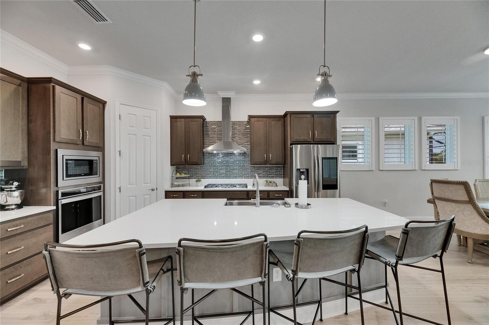 Listing photo id 2 for 7420 Paradiso Drive