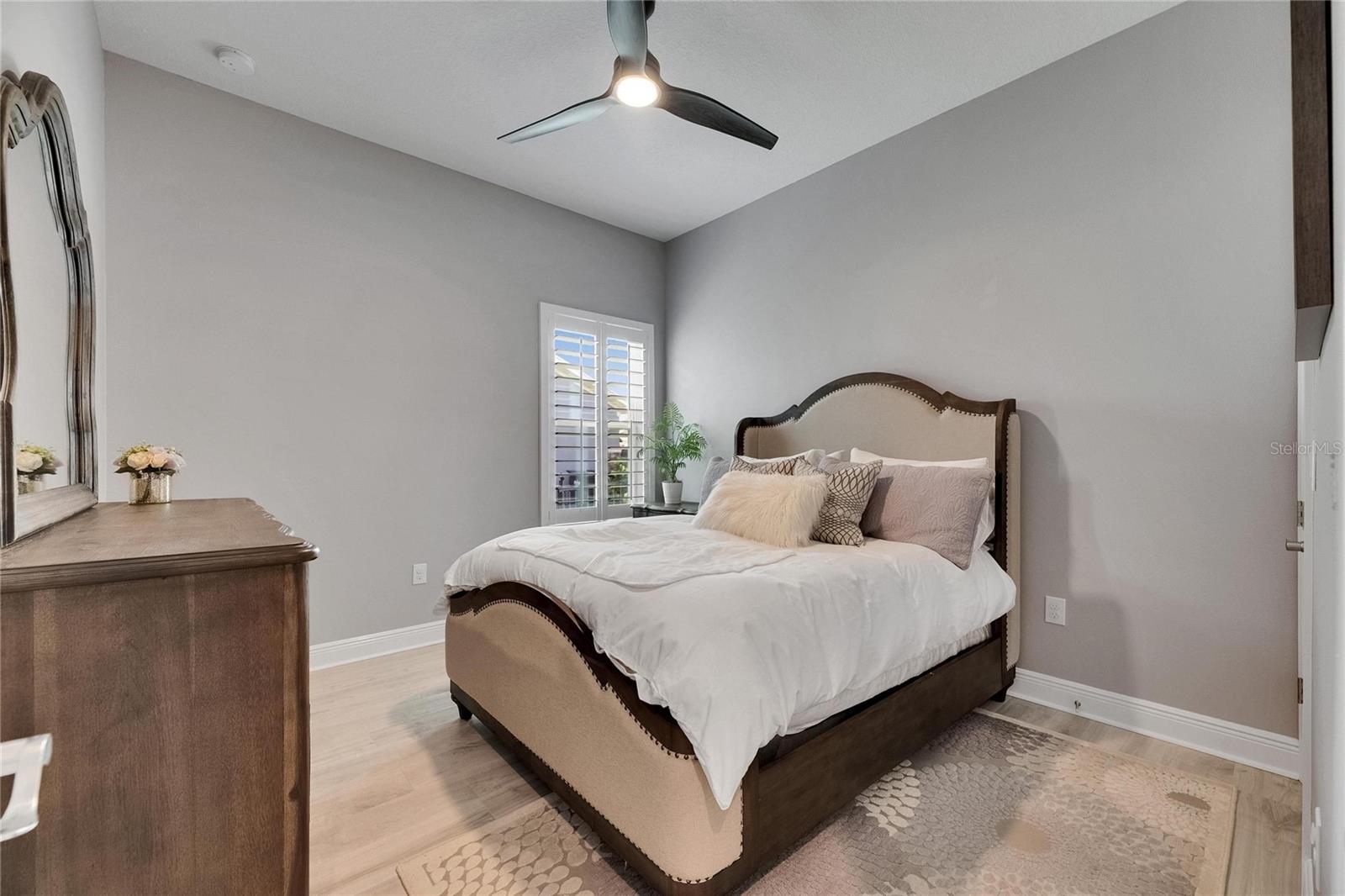 Listing photo id 38 for 7420 Paradiso Drive