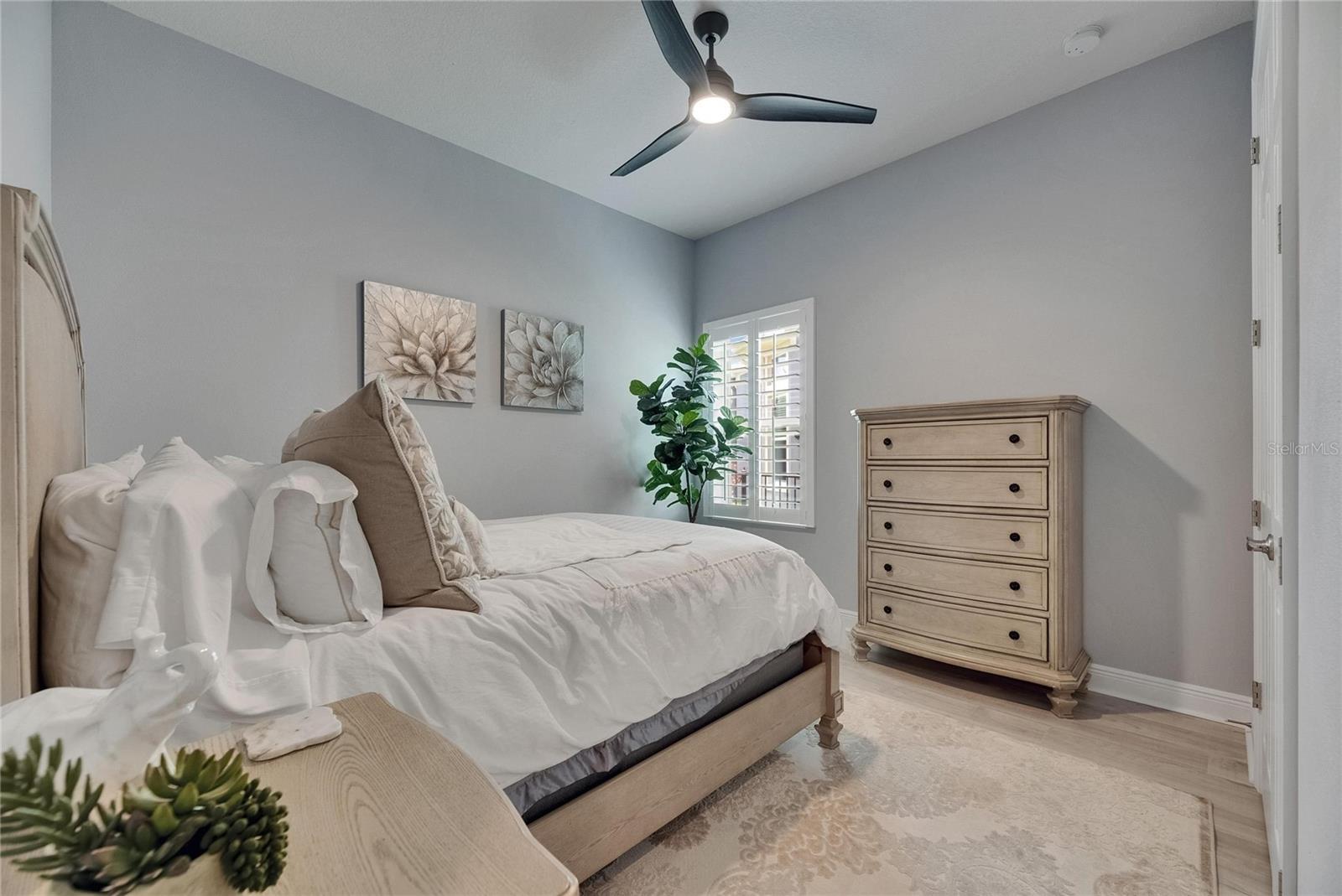 Listing photo id 40 for 7420 Paradiso Drive