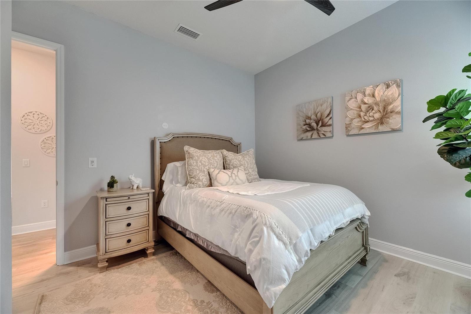 Listing photo id 41 for 7420 Paradiso Drive