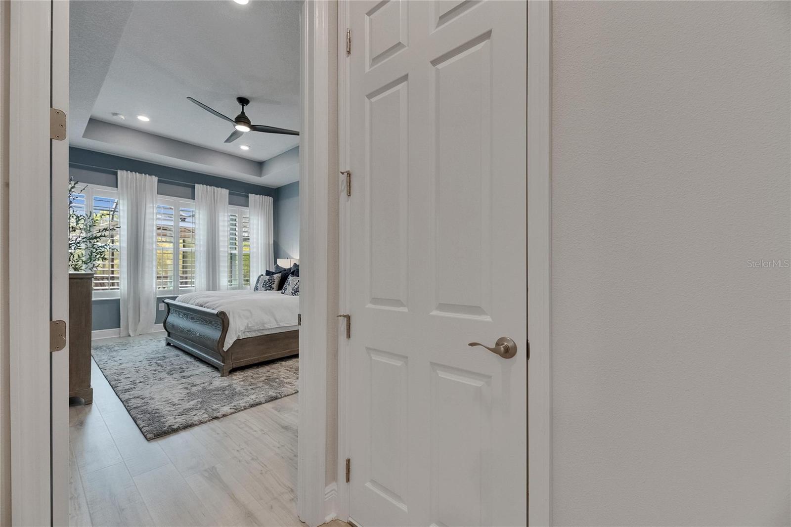 Listing photo id 43 for 7420 Paradiso Drive