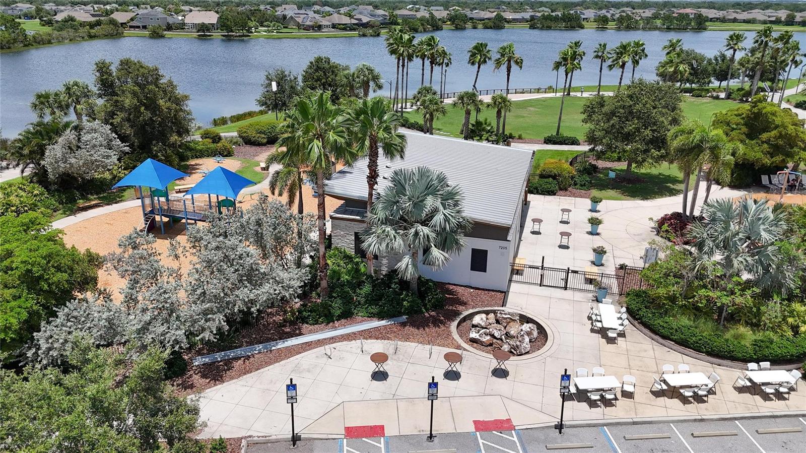 Listing photo id 83 for 7420 Paradiso Drive