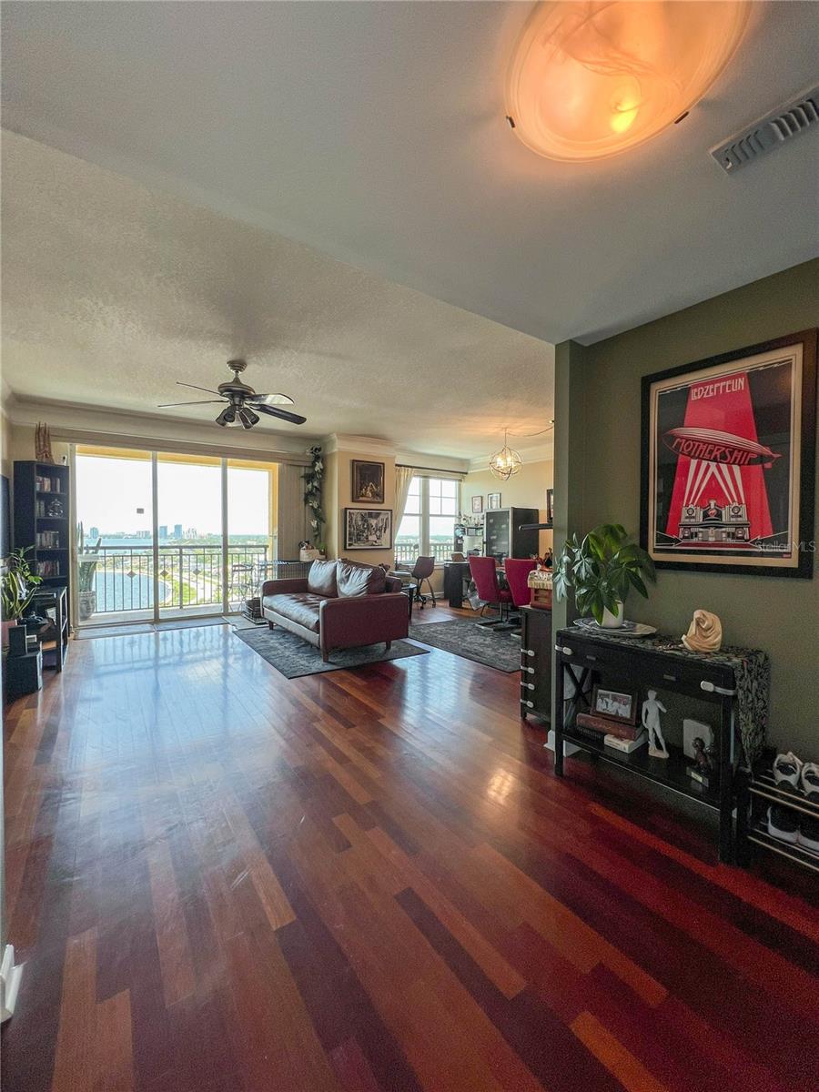 Listing photo id 11 for 345 Bayshore Boulevard 1807
