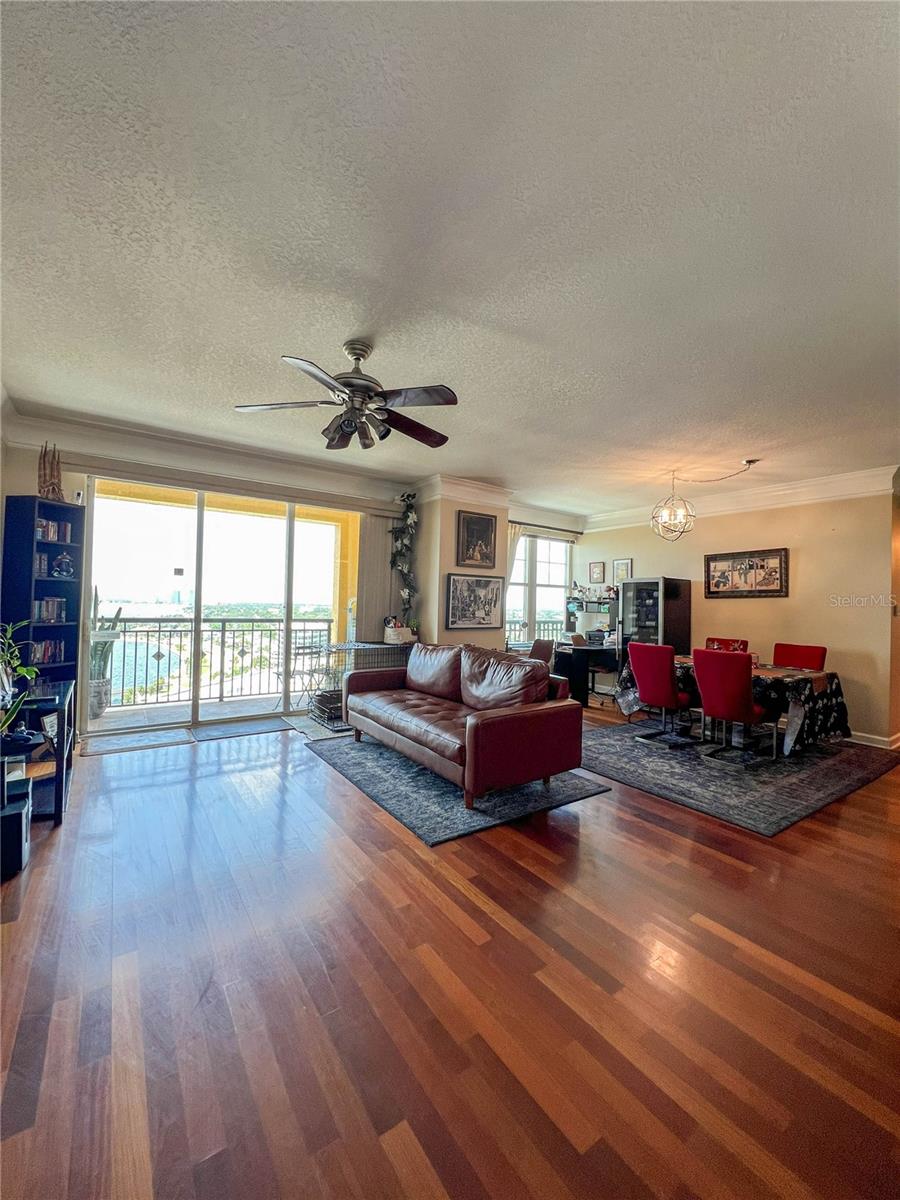Listing photo id 12 for 345 Bayshore Boulevard 1807