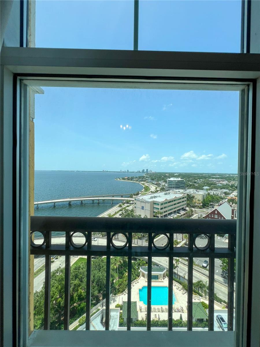 Listing photo id 19 for 345 Bayshore Boulevard 1807