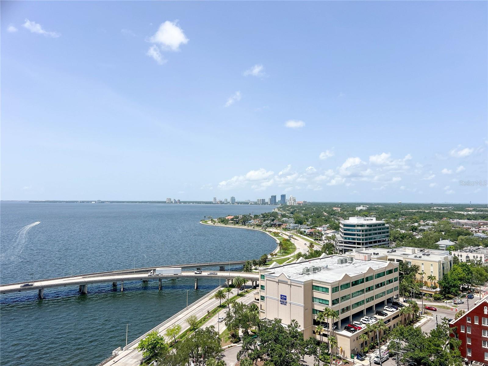 Listing photo id 2 for 345 Bayshore Boulevard 1807