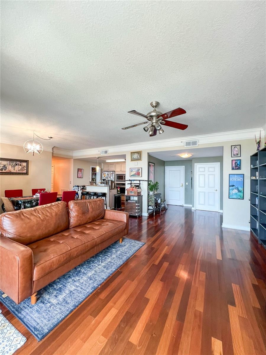 Listing photo id 3 for 345 Bayshore Boulevard 1807