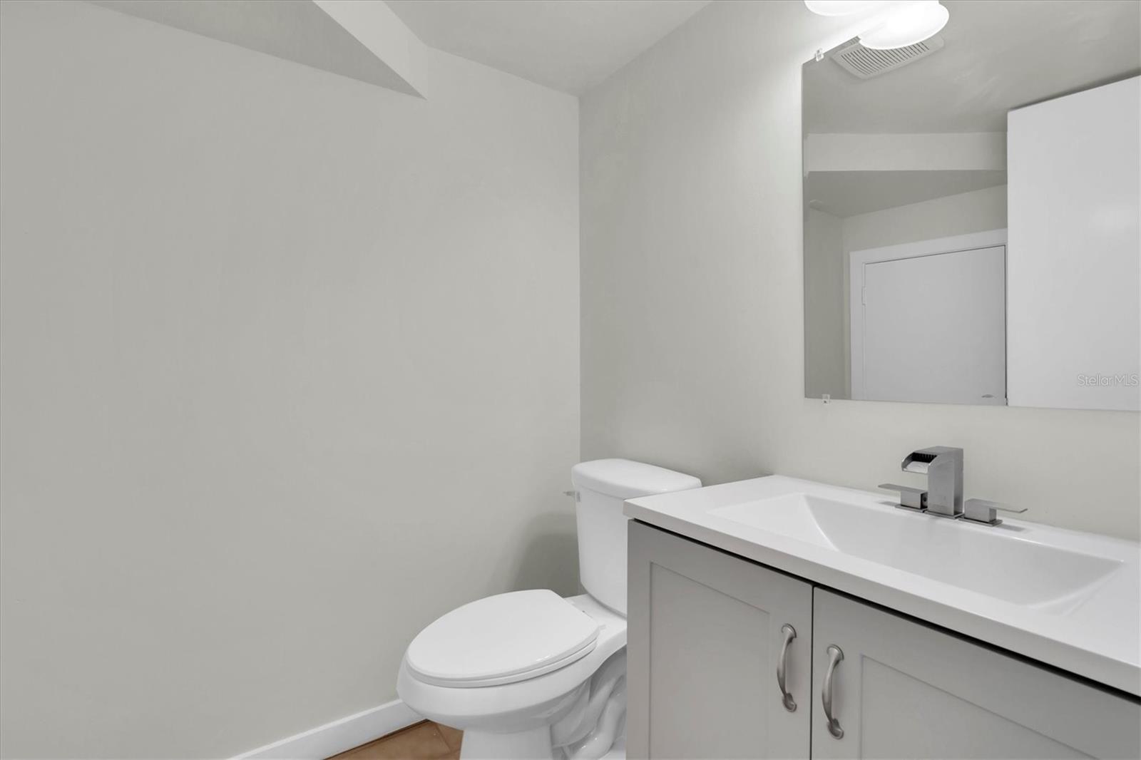 Listing photo id 10 for 3412 San Juan Street A