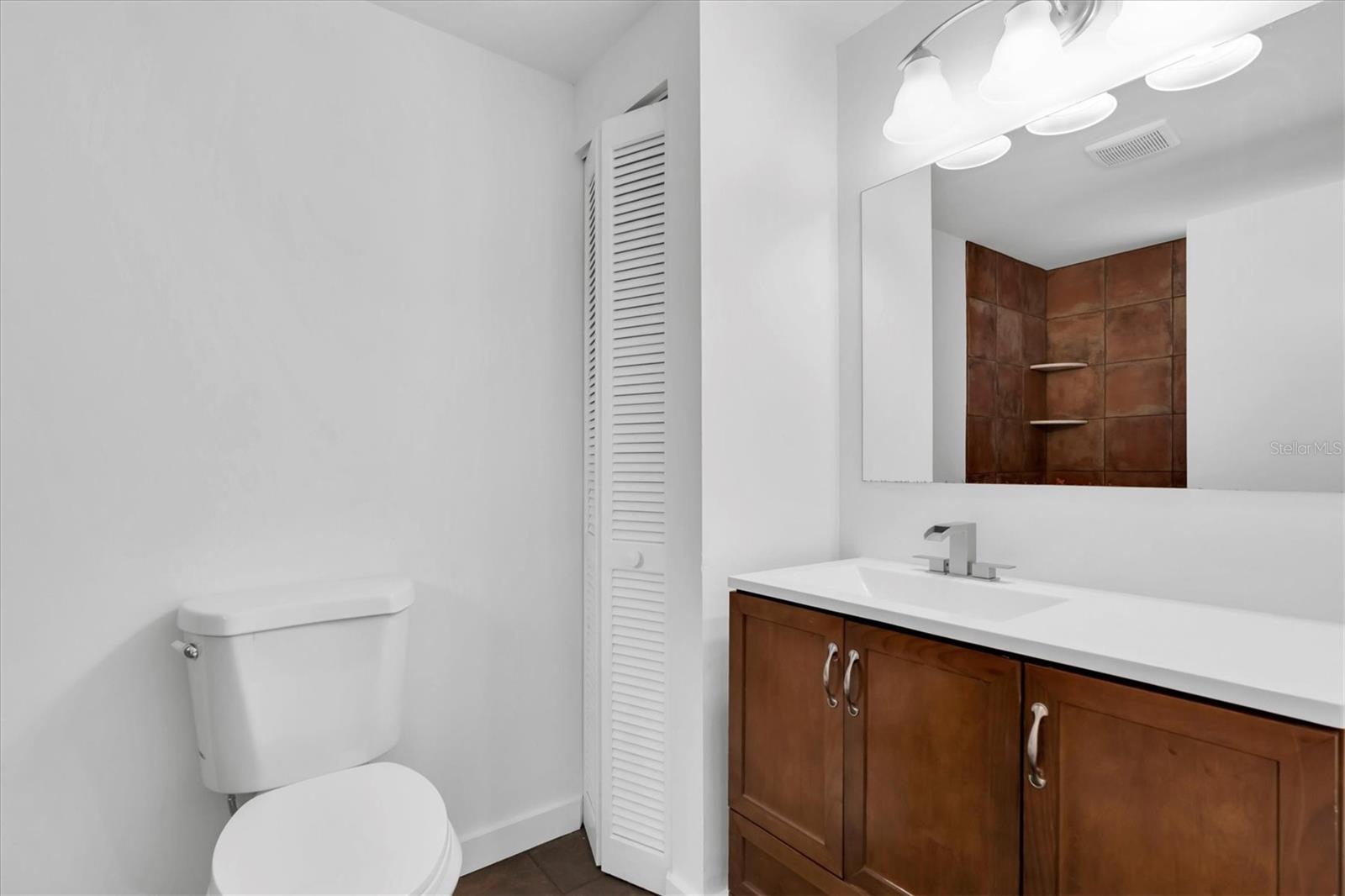 Listing photo id 14 for 3412 San Juan Street A
