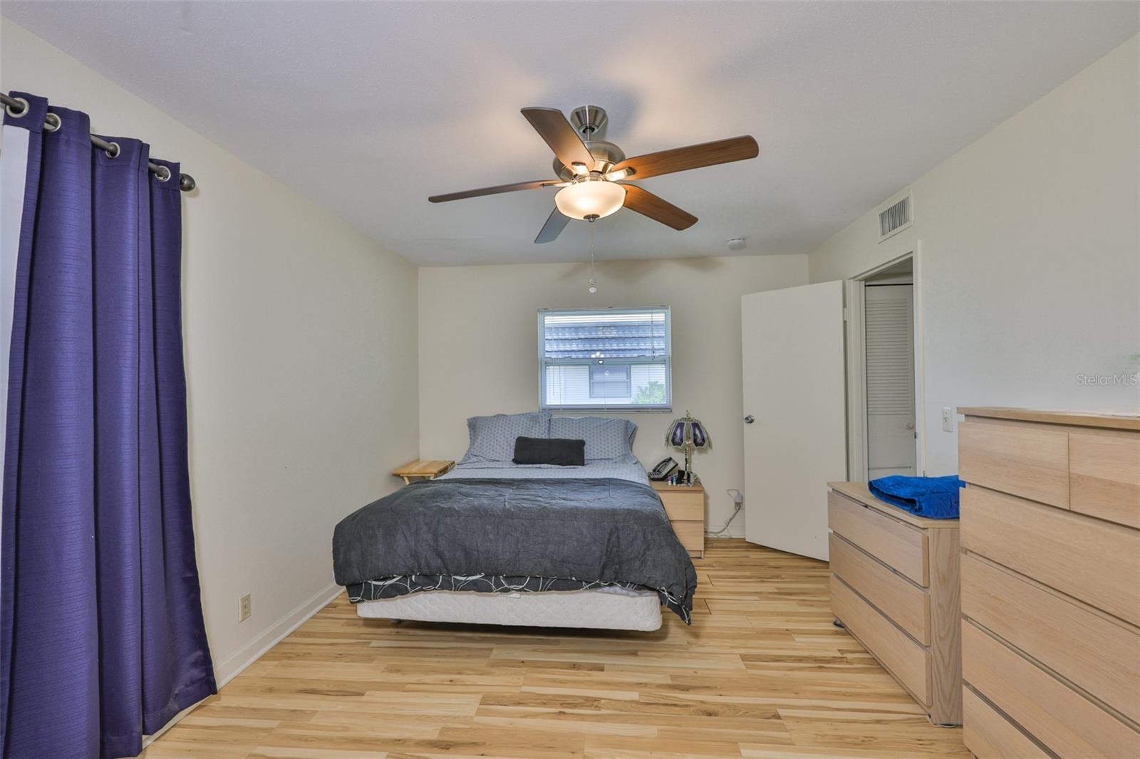 Image 15 of 55 For 301 Kings Boulevard 130