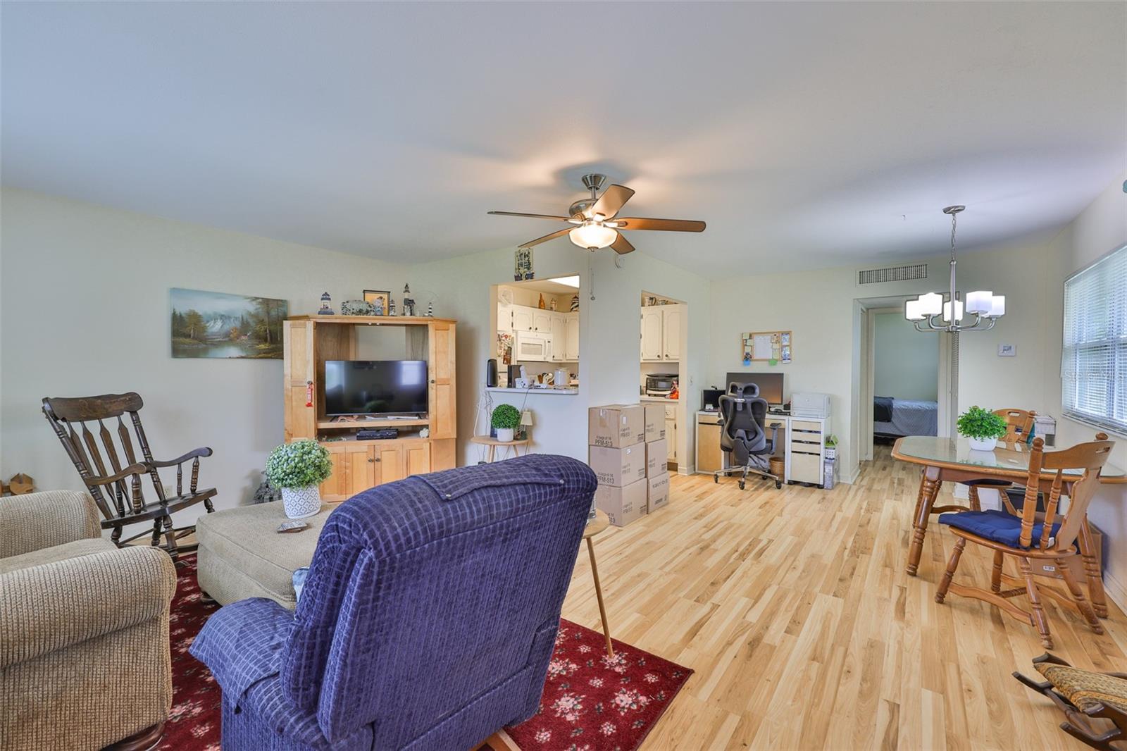Image 6 of 55 For 301 Kings Boulevard 130