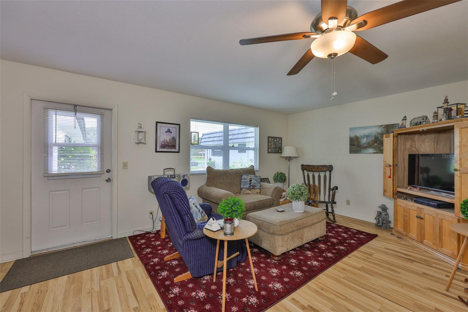 Image 7 of 55 For 301 Kings Boulevard 130