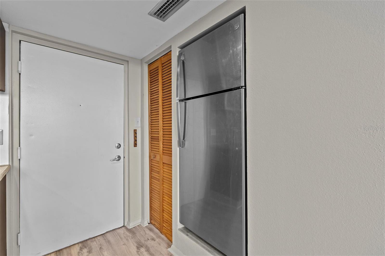 Image 10 of 27 For 701 Madison Avenue 505