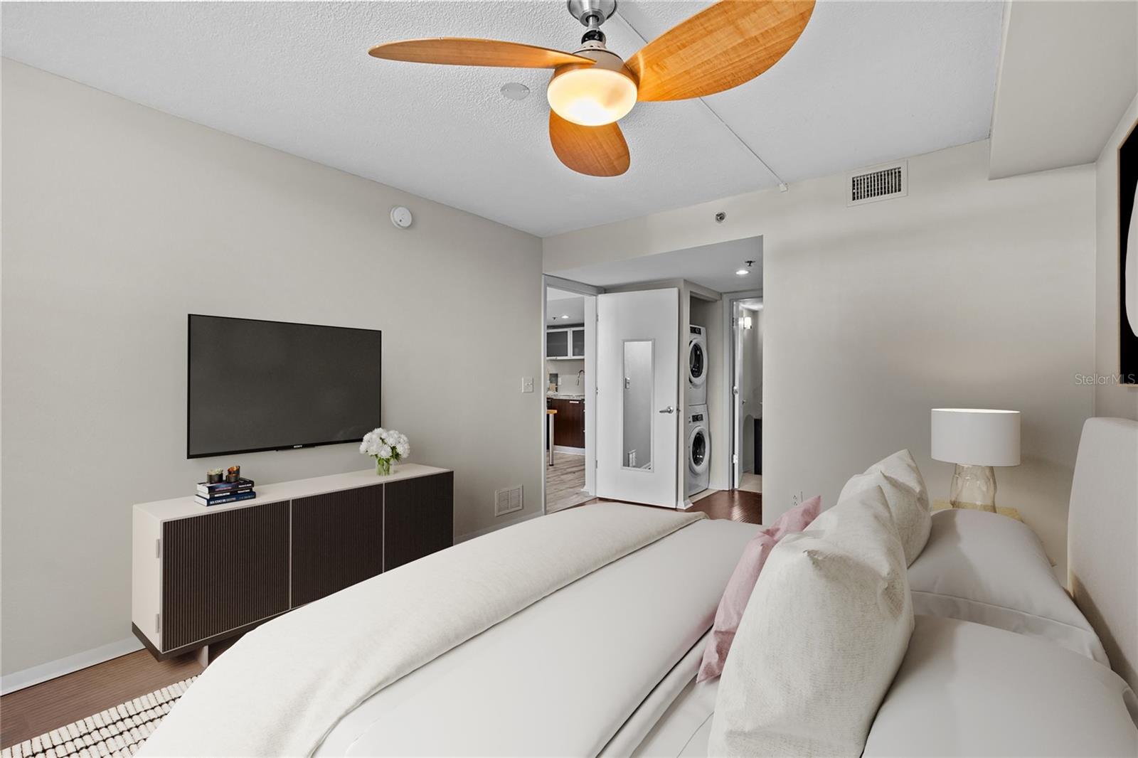 Image 13 of 27 For 701 Madison Avenue 505
