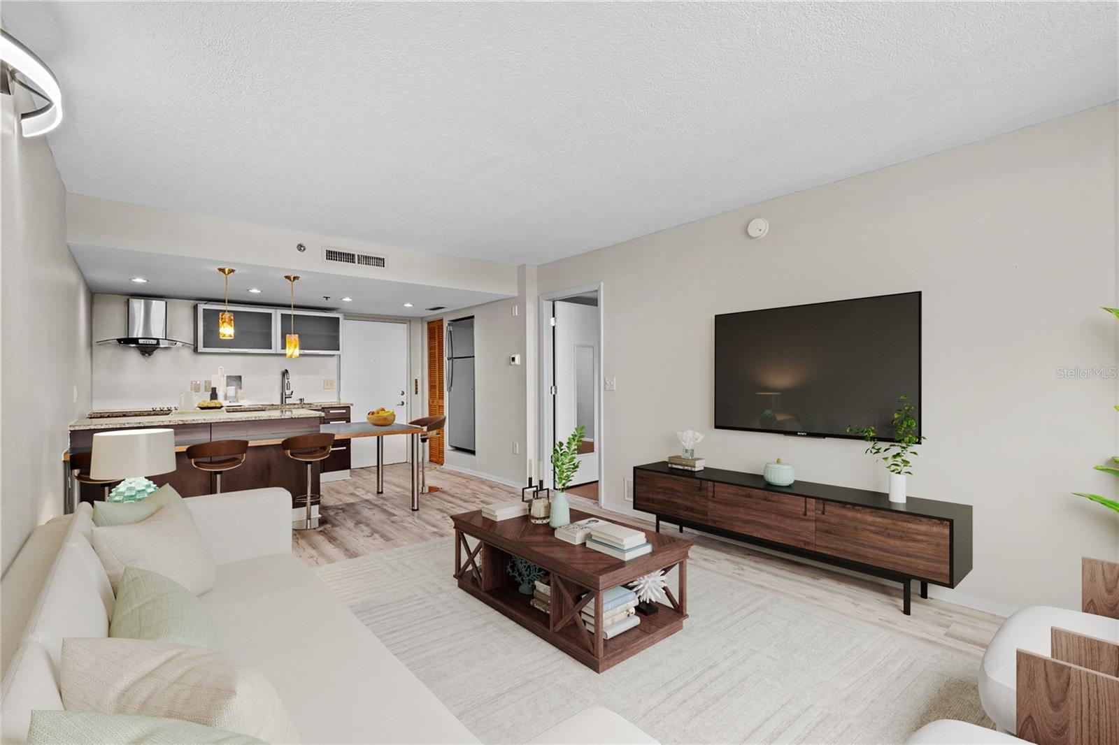 Image 6 of 27 For 701 Madison Avenue 505