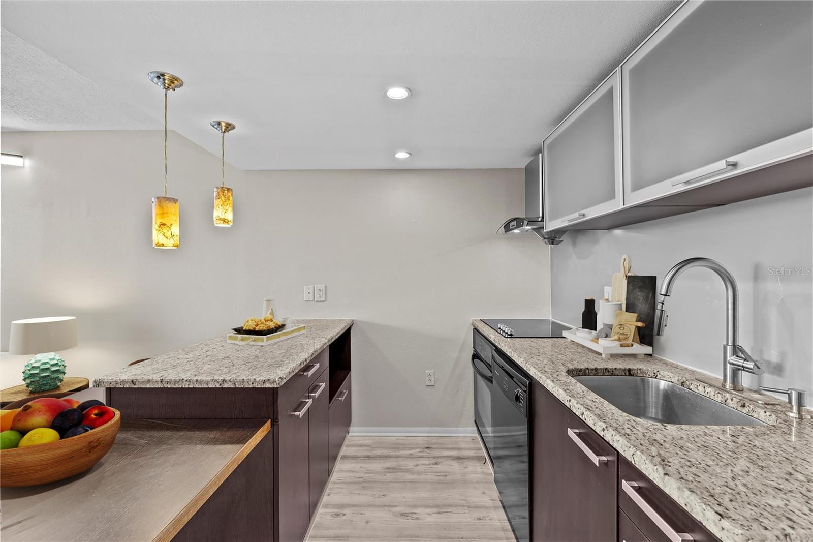 Image 8 of 27 For 701 Madison Avenue 505
