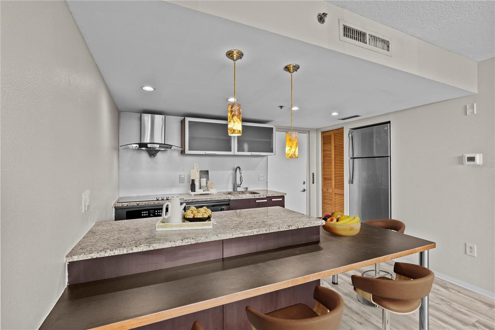 Image 9 of 27 For 701 Madison Avenue 505