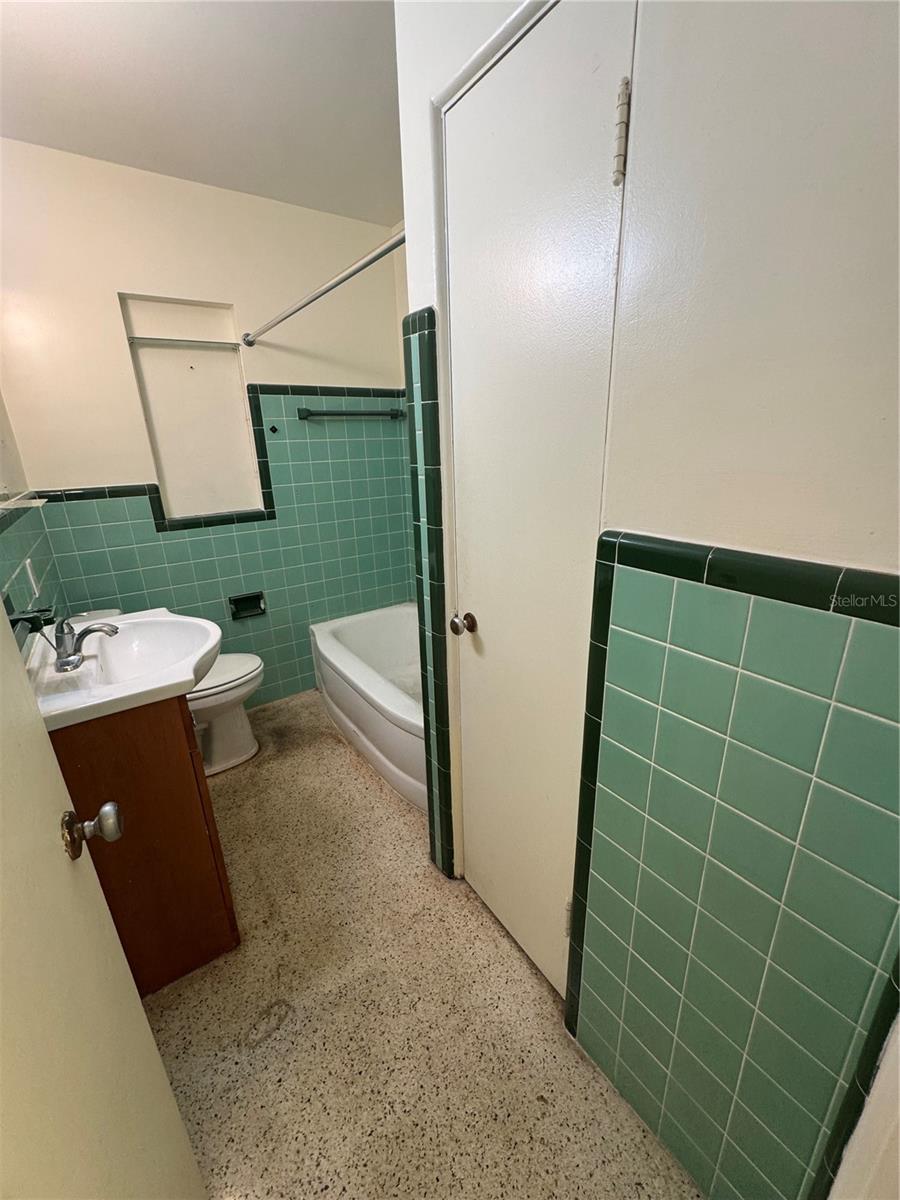 Image 11 of 27 For 467 34th Avenue N