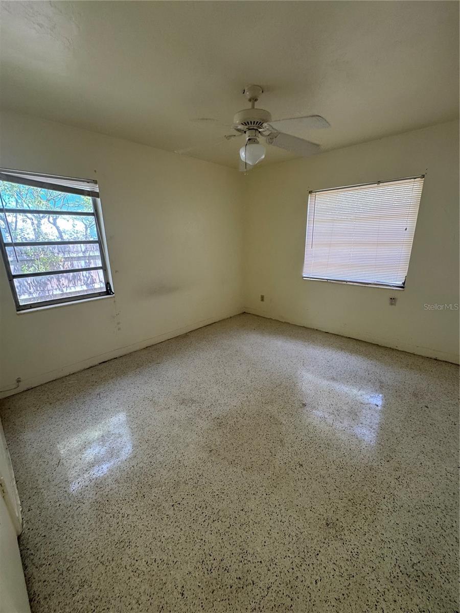 Image 12 of 27 For 467 34th Avenue N