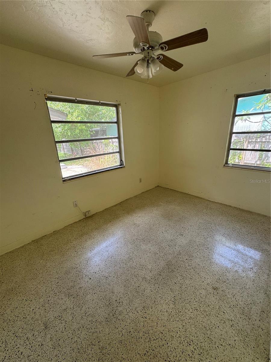 Image 14 of 27 For 467 34th Avenue N