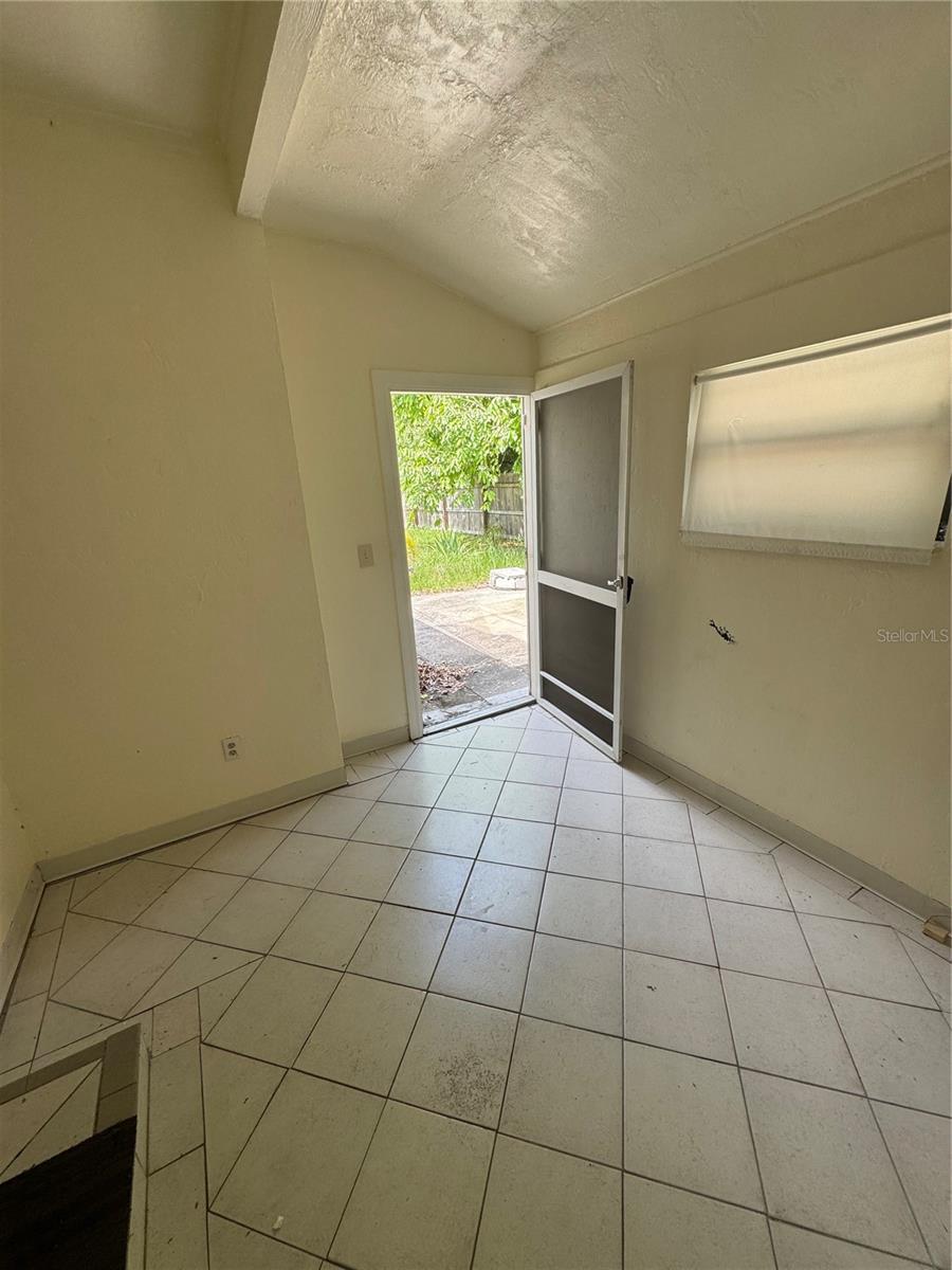 Image 15 of 27 For 467 34th Avenue N