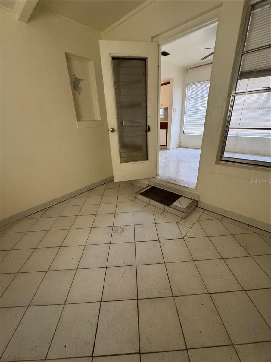 Image 17 of 27 For 467 34th Avenue N